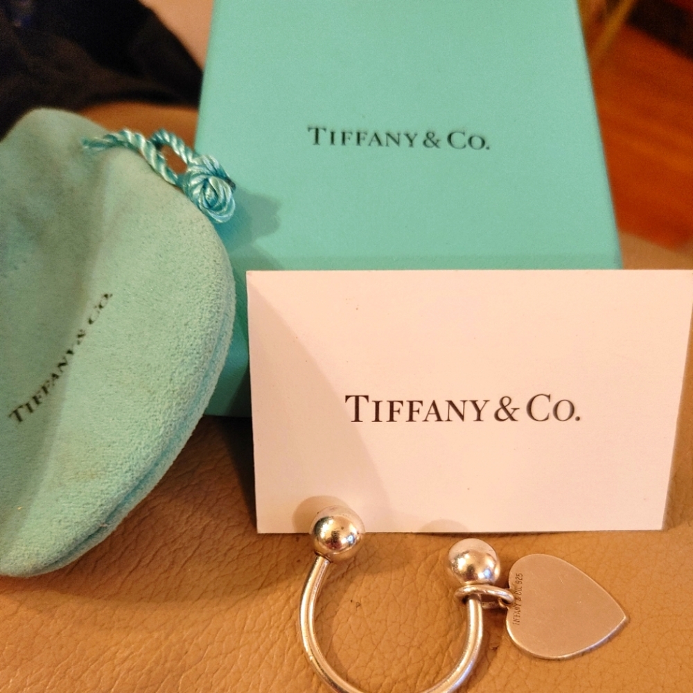 Tiffany & Co. Key ring with charm.